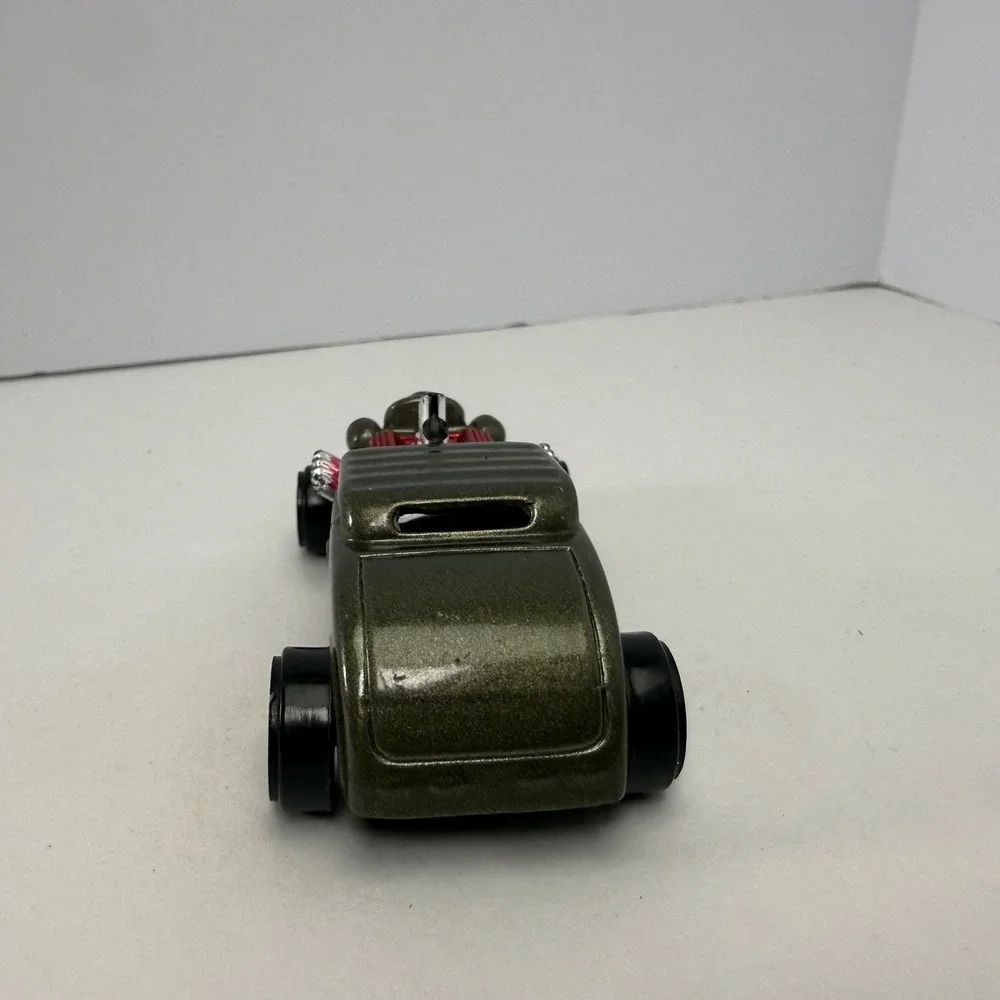 Maisto Knuckle Dragger Hot Rod Diecast Car Metallic Green Red Engine 11414